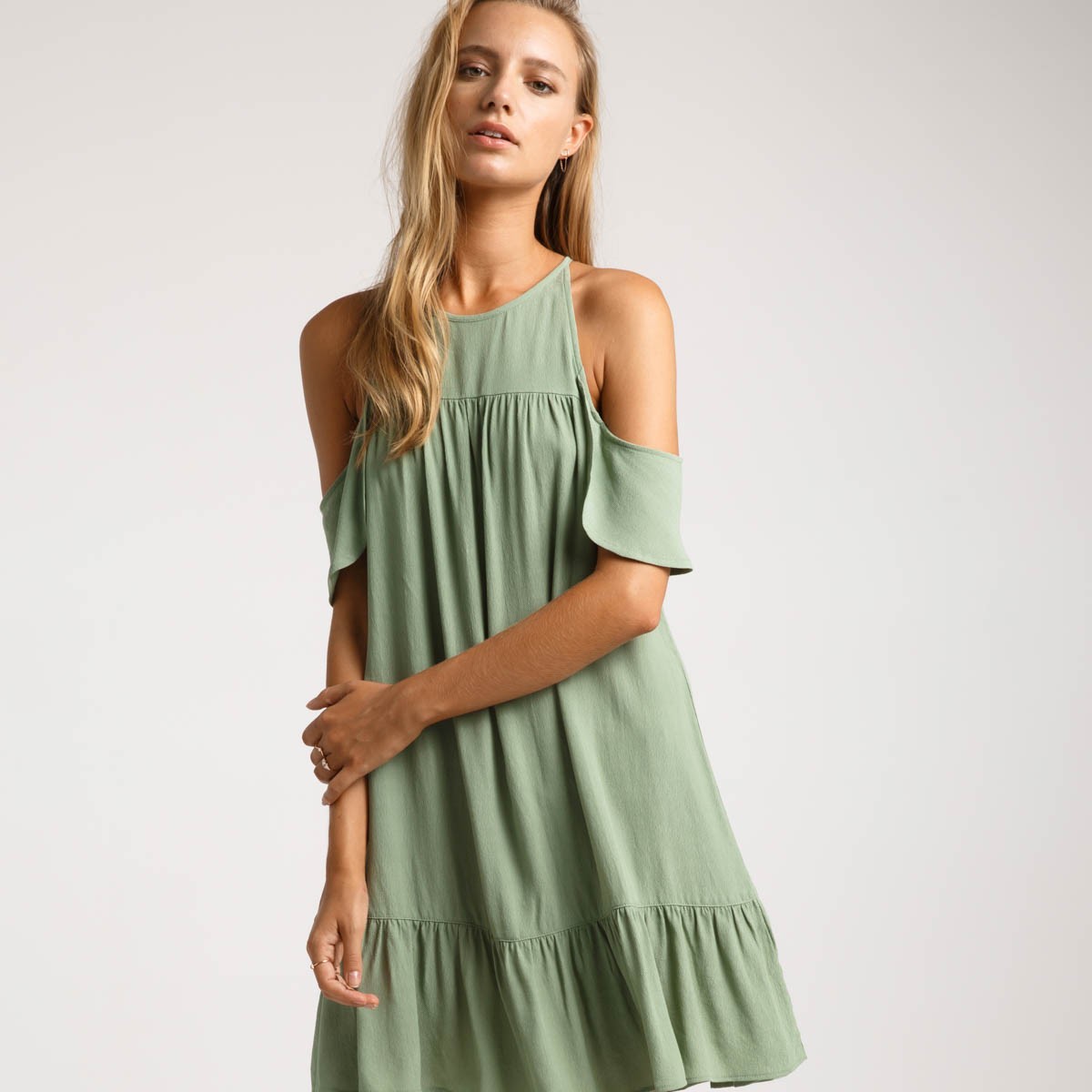 Оливковое пляжное платье