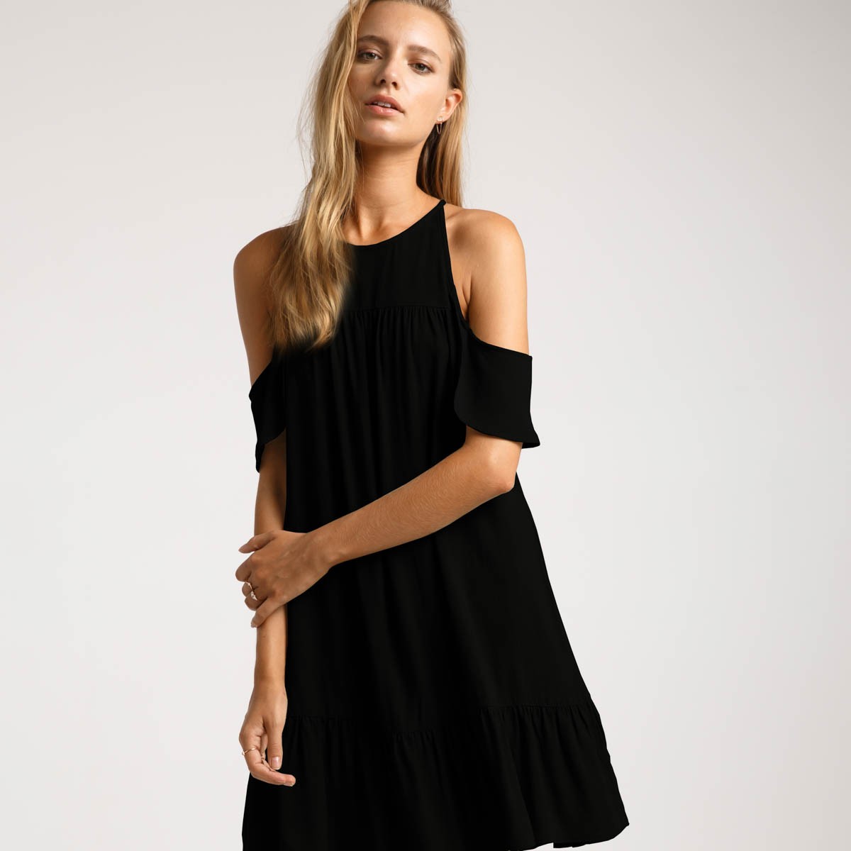 Черное пляжное платье