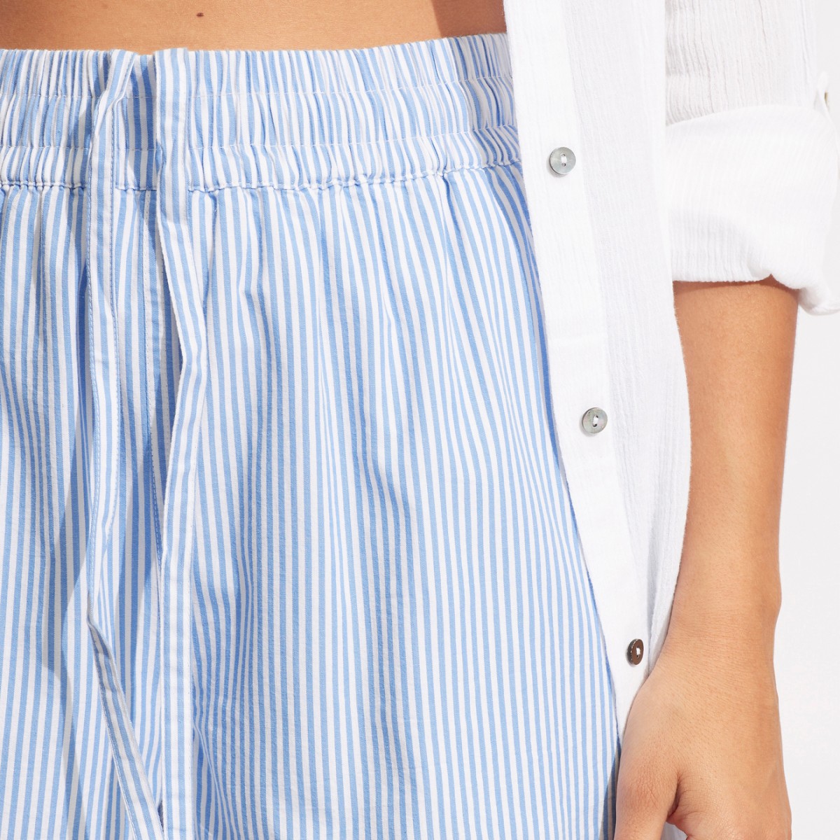 Голубые пляжные шорты