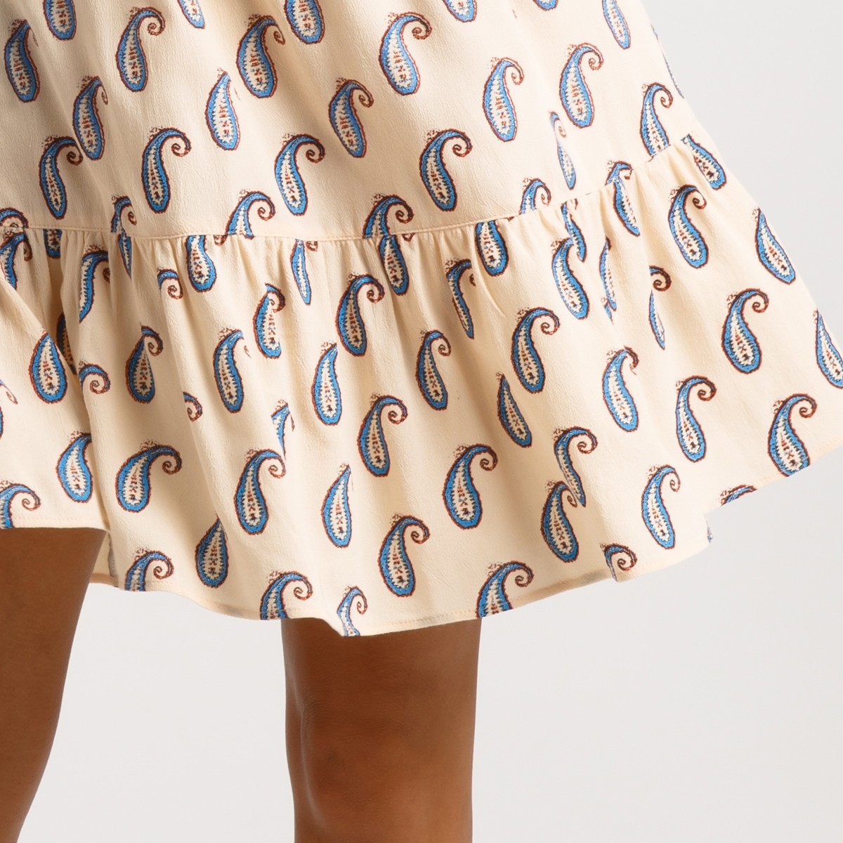 Платье с узором пейсли