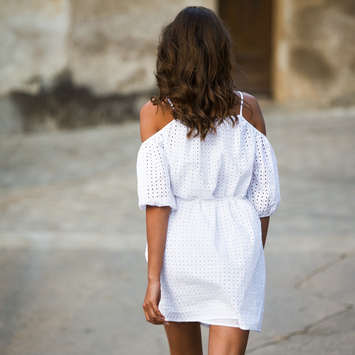 Платье на бретелях